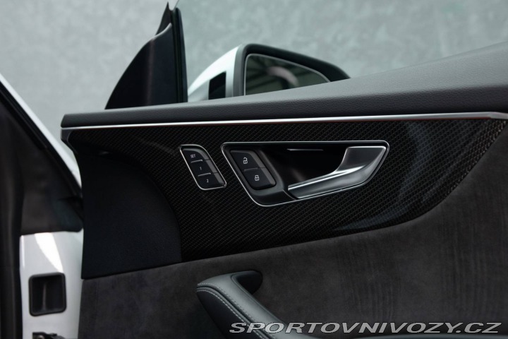 Audi SQ8  2021