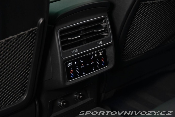 Audi SQ8  2021