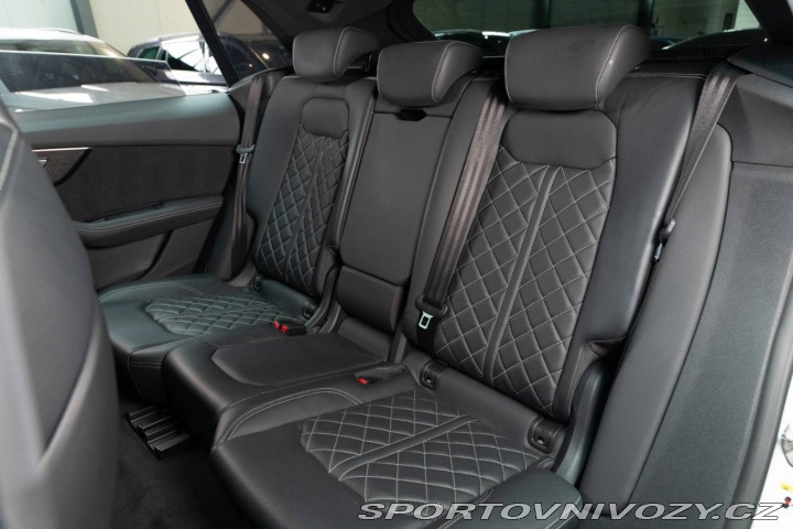 Audi SQ8  2021