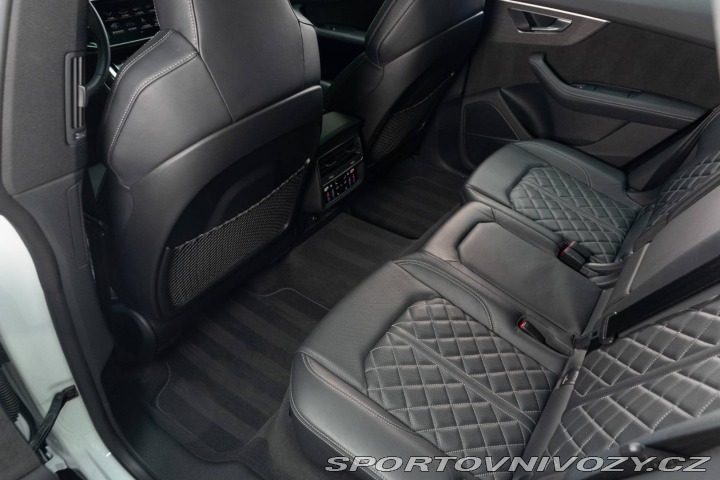 Audi SQ8  2021