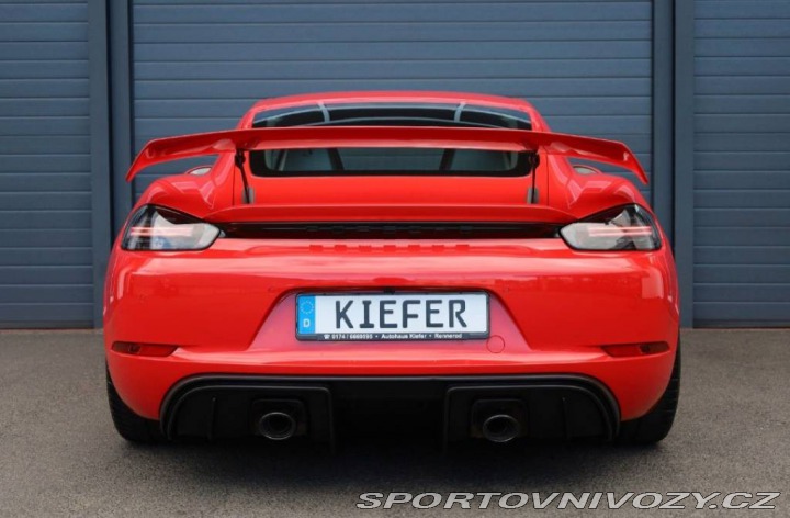 Porsche 718 Cayman GT4 2021