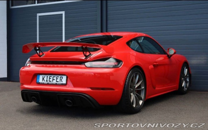 Porsche 718 Cayman GT4 2021