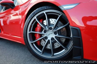 Porsche 718 Cayman GT4 2021