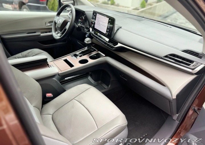 Toyota Ostatní modely Sienna 2,5 hybrid AWD 2021 nov 2021