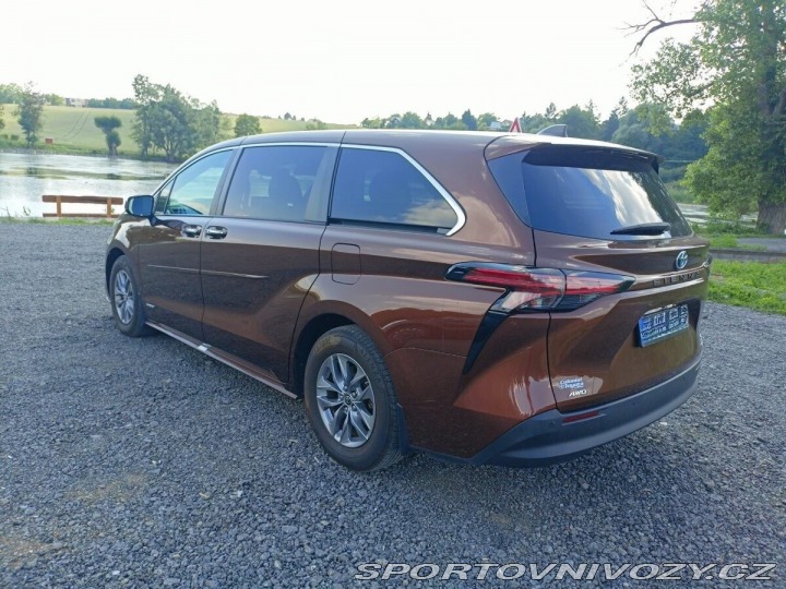 Toyota Ostatní modely Sienna 2,5 hybrid AWD 2021 nov 2021