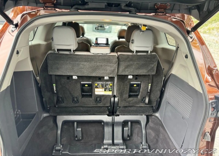 Toyota Ostatní modely Sienna 2,5 hybrid AWD 2021 nov 2021