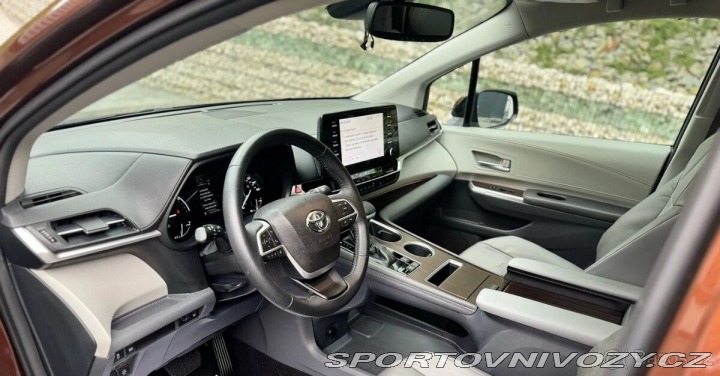 Toyota Ostatní modely Sienna 2,5 hybrid AWD 2021 nov 2021