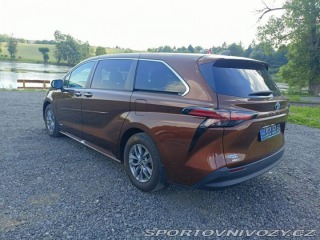 Toyota Ostatní modely Sienna 2,5 hybrid AWD 2021 nov 2021