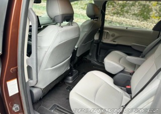 Toyota Ostatní modely Sienna 2,5 hybrid AWD 2021 nov 2021