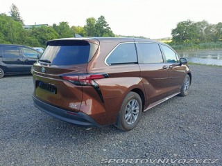 Toyota Ostatní modely Sienna 2,5 hybrid AWD 2021 nov 2021