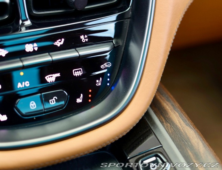 Aston Martin DBX 4.0 V8 4x4 551PS | Panor 2020