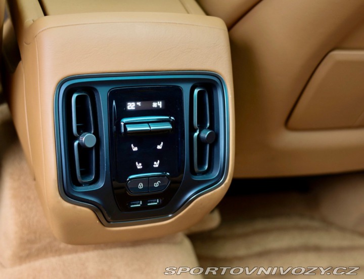 Aston Martin DBX 4.0 V8 4x4 551PS | Panor 2020