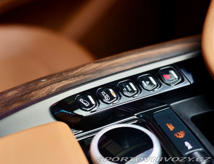 Aston Martin DBX 4.0 V8 4x4 551PS | Panor 2020