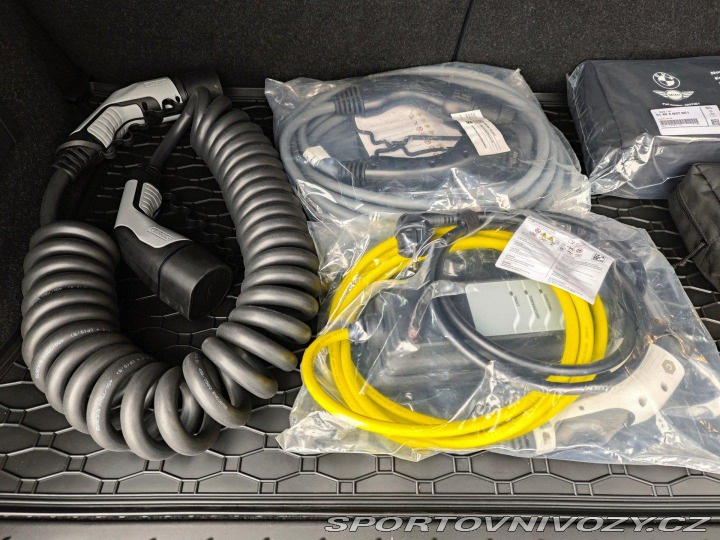 BMW i3 i3S 120Ah 135kW TČ NAVI K 2021