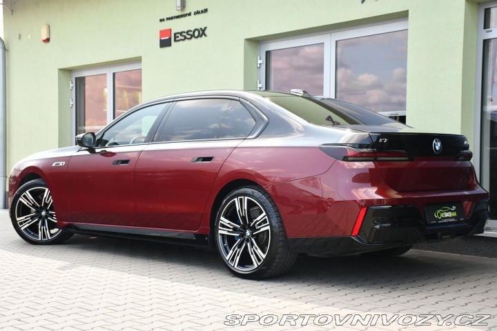 BMW i7 M70 XD B&W HUD THEATR 2023