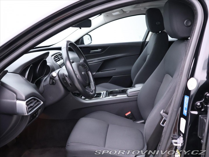 Jaguar XE 2,0 D 120kW Automat Navi. 2015