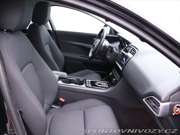Jaguar XE 2,0 D 120kW Automat Navi. 2015