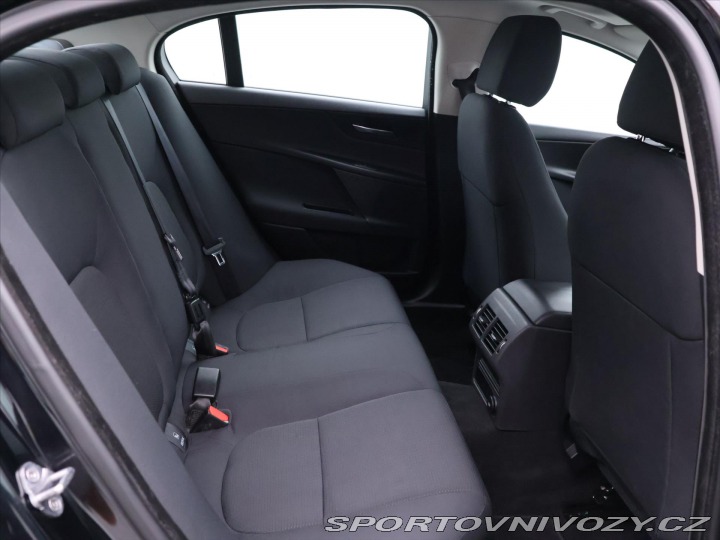 Jaguar XE 2,0 D 120kW Automat Navi. 2015
