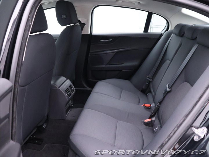 Jaguar XE 2,0 D 120kW Automat Navi. 2015