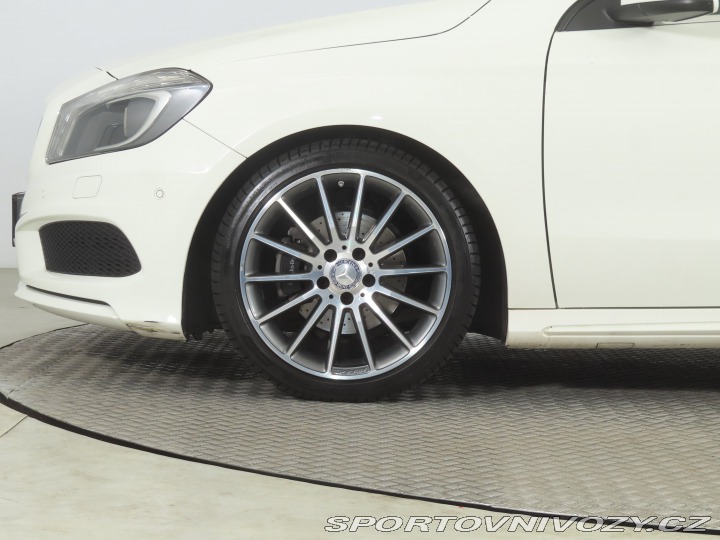 Mercedes-Benz A AMG Line A 180 2015