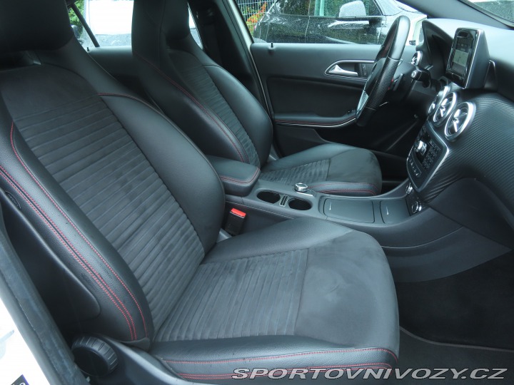 Mercedes-Benz A AMG Line A 180 2015