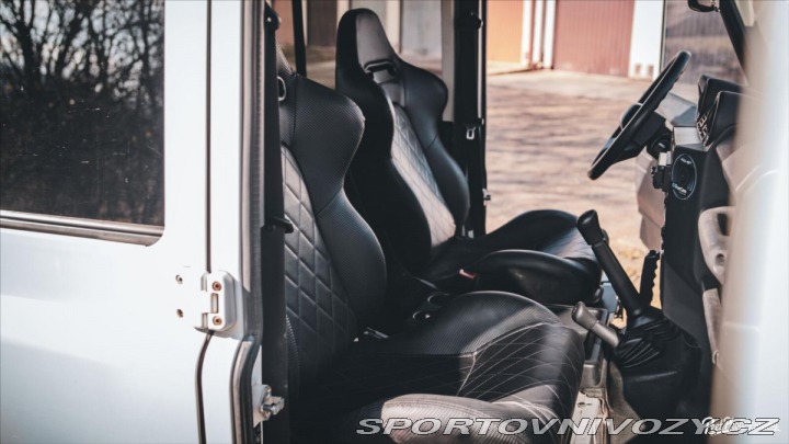 Ostatní značky Ostatní modely Land Rover Defender 2,4 2011