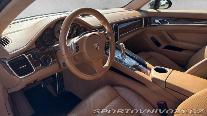 Porsche Panamera 4S 2011
