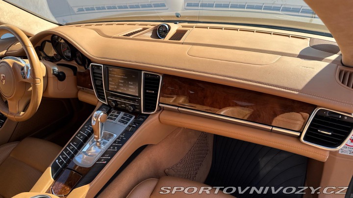 Porsche Panamera 4S 2011