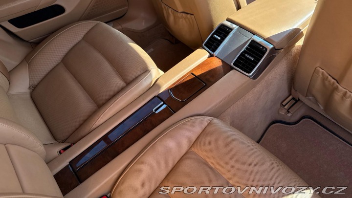 Porsche Panamera 4S 2011