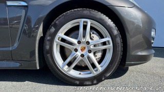 Porsche Panamera 4S 2011