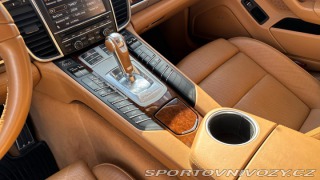 Porsche Panamera 4S 2011