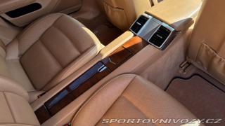Porsche Panamera 4S 2011
