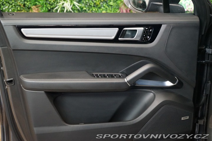 Porsche Cayenne TURBO*PCCB*PDCC*TAŽNÉ*ZÁR 2019