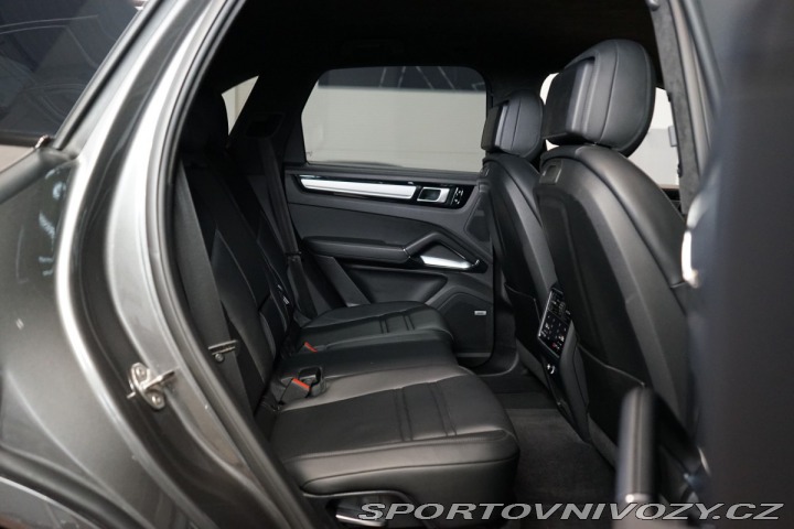 Porsche Cayenne TURBO*PCCB*PDCC*TAŽNÉ*ZÁR 2019