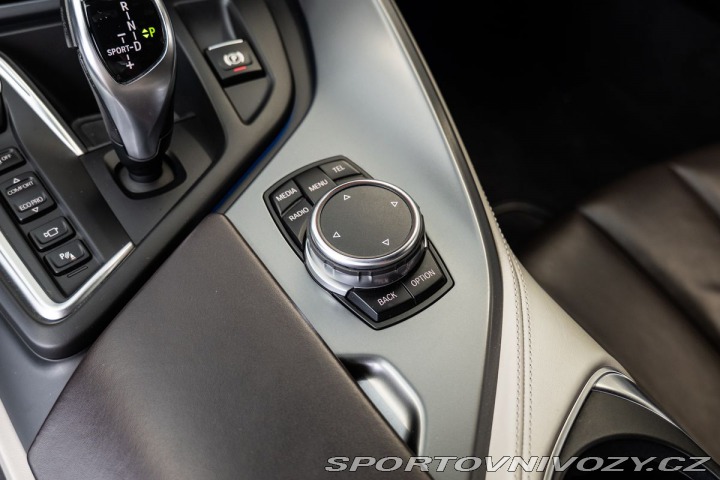 BMW i8  2015