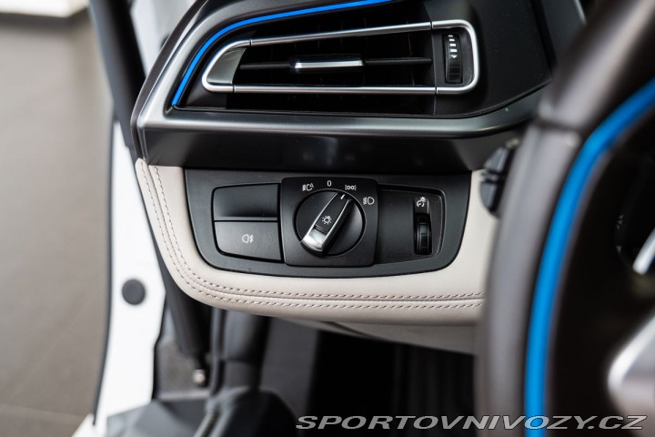 BMW i8  2015