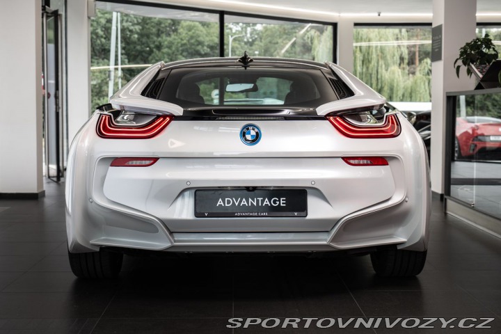 BMW i8  2015