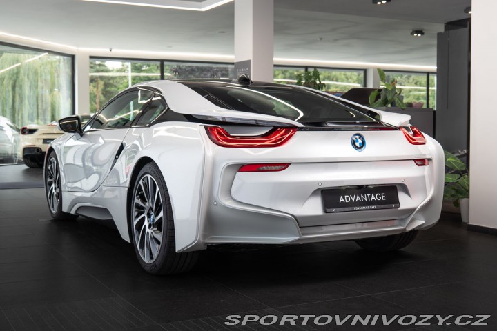 BMW i8  2015