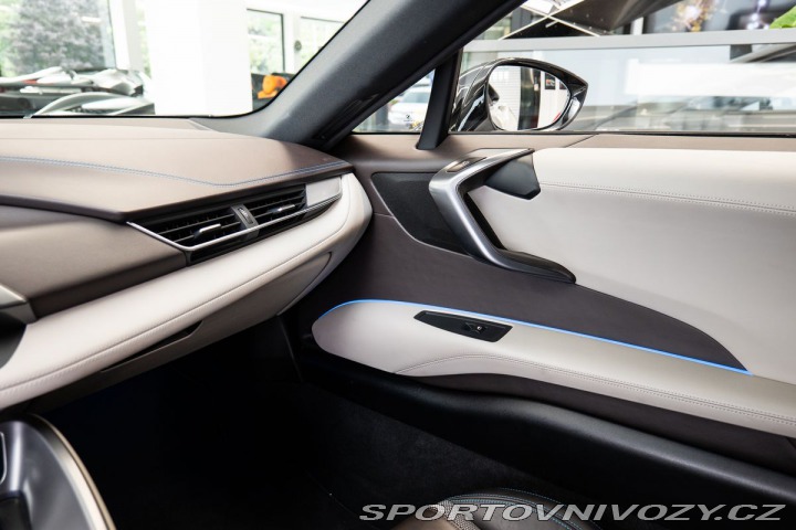 BMW i8  2015