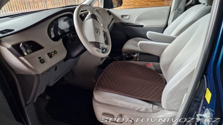 Toyota Ostatní modely Sienna 3,5 v6.4×4 2011