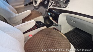 Toyota Ostatní modely Sienna 3,5   v6.4×4 2011