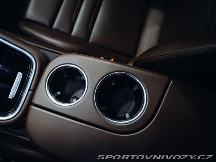 Porsche Panamera GTS Sport Turismo 338 kW 2019