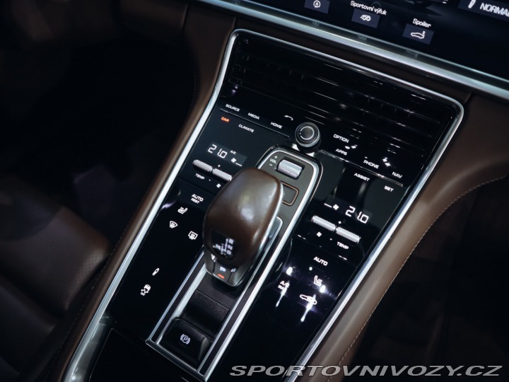 Porsche Panamera GTS Sport Turismo 338 kW 2019