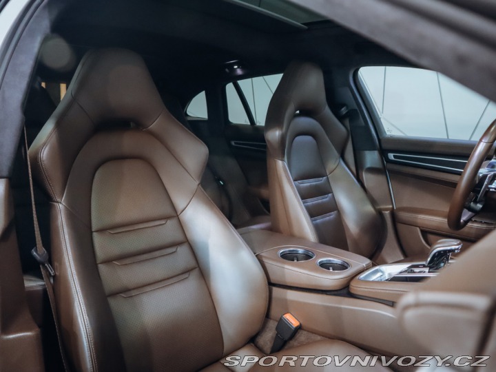 Porsche Panamera GTS Sport Turismo 338 kW 2019
