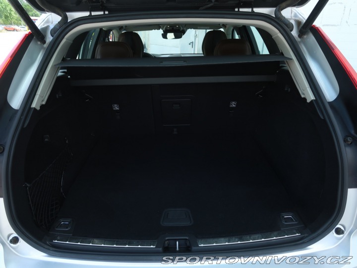Volvo Ostatní modely XC60 Inscription T8 Twin Engin 2020
