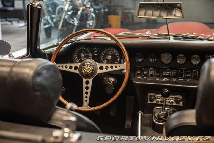 Jaguar E-Type  1800