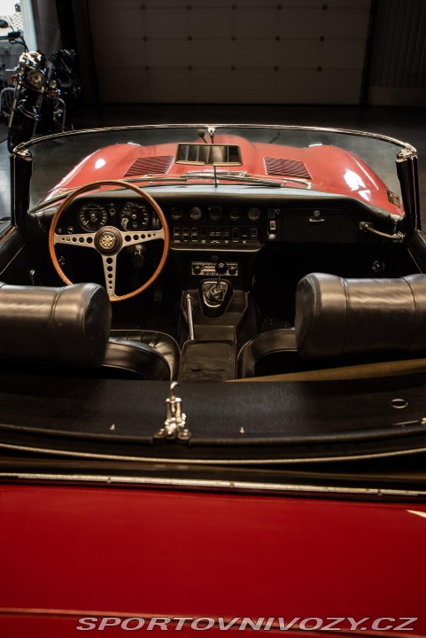 Jaguar E-Type  1800