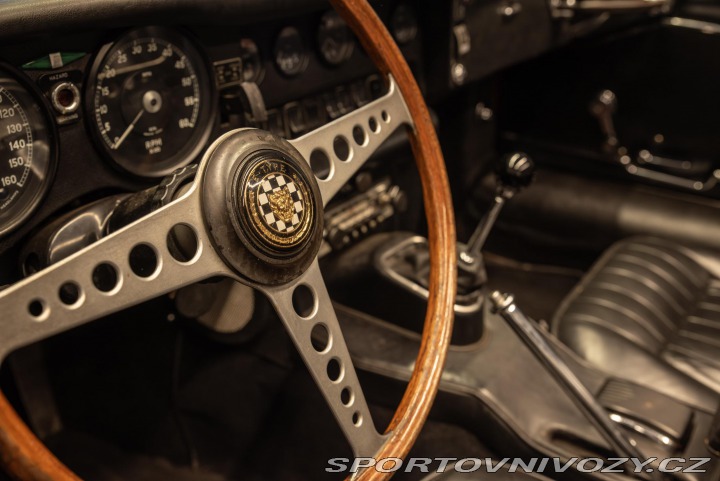 Jaguar E-Type  1800