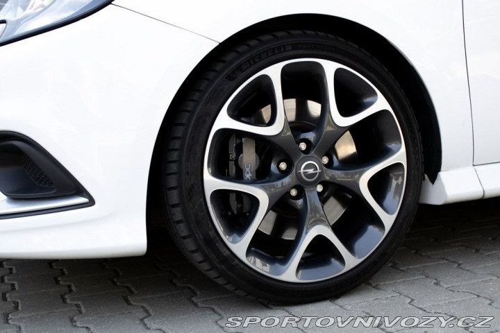 Opel Corsa OPC ve výjimečně zachovalém s 2015
