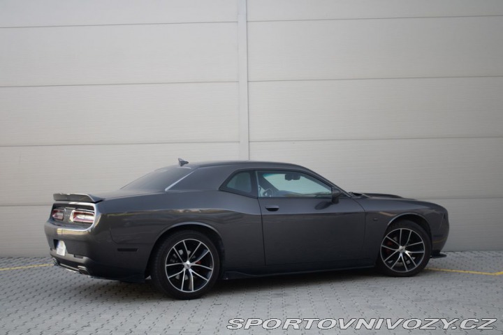 Dodge Challenger Americká klasika 1800